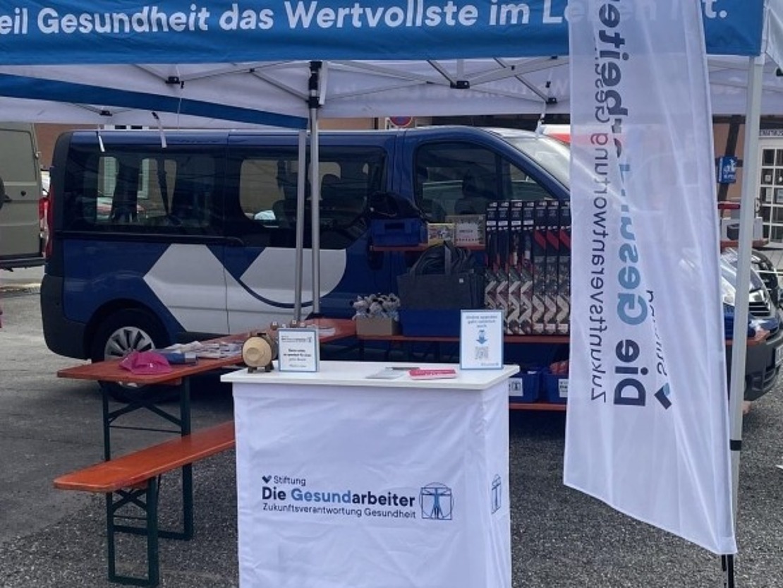 Messestand der Stiftung"Die Gesundarbeiter" mit Pavillion 